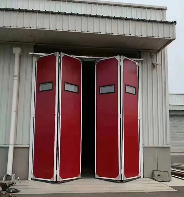 陇县工业折叠门在大型装配车间出入口的应用实例